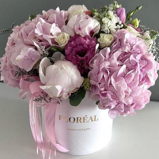 Box "Bloom Elegance" - hydrangeas-and-peonies-box-135_e8327d2e-a167-476a-8978-d061ebe4401e